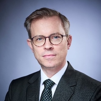 >Dominik WALLAU