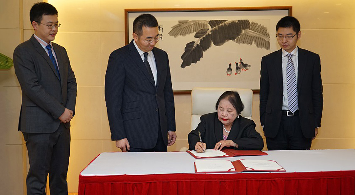 Philippines's Ambassador to China signed the Articles of Agreement of the Asian Infrastructure Investment Bank