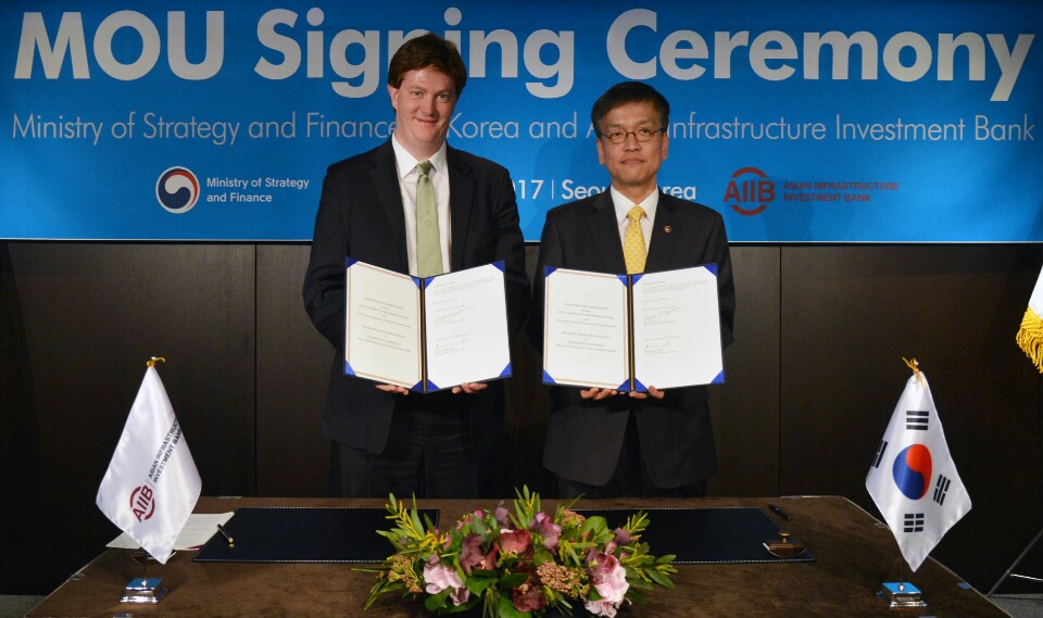 AIIB and Republic of Korea sign MOU to launch AIIB 2017 Annual Meeting