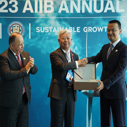 Uzbekistan to Host 2024 AIIB Annual Meeting, Handover Held in Egypt